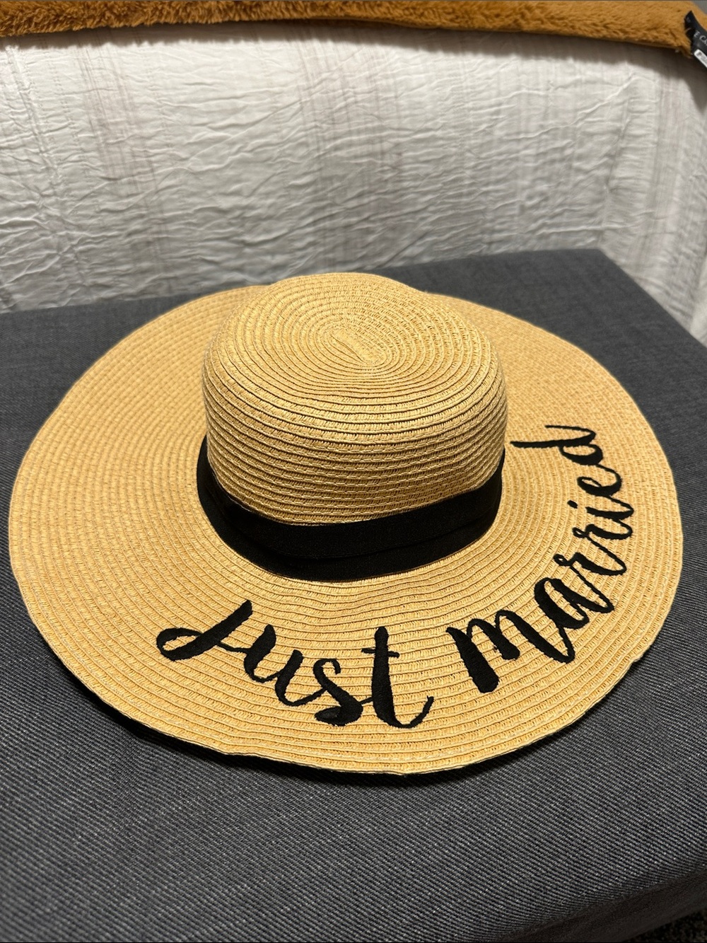 Straw Sun Hat with "Just Married" Script – Natural